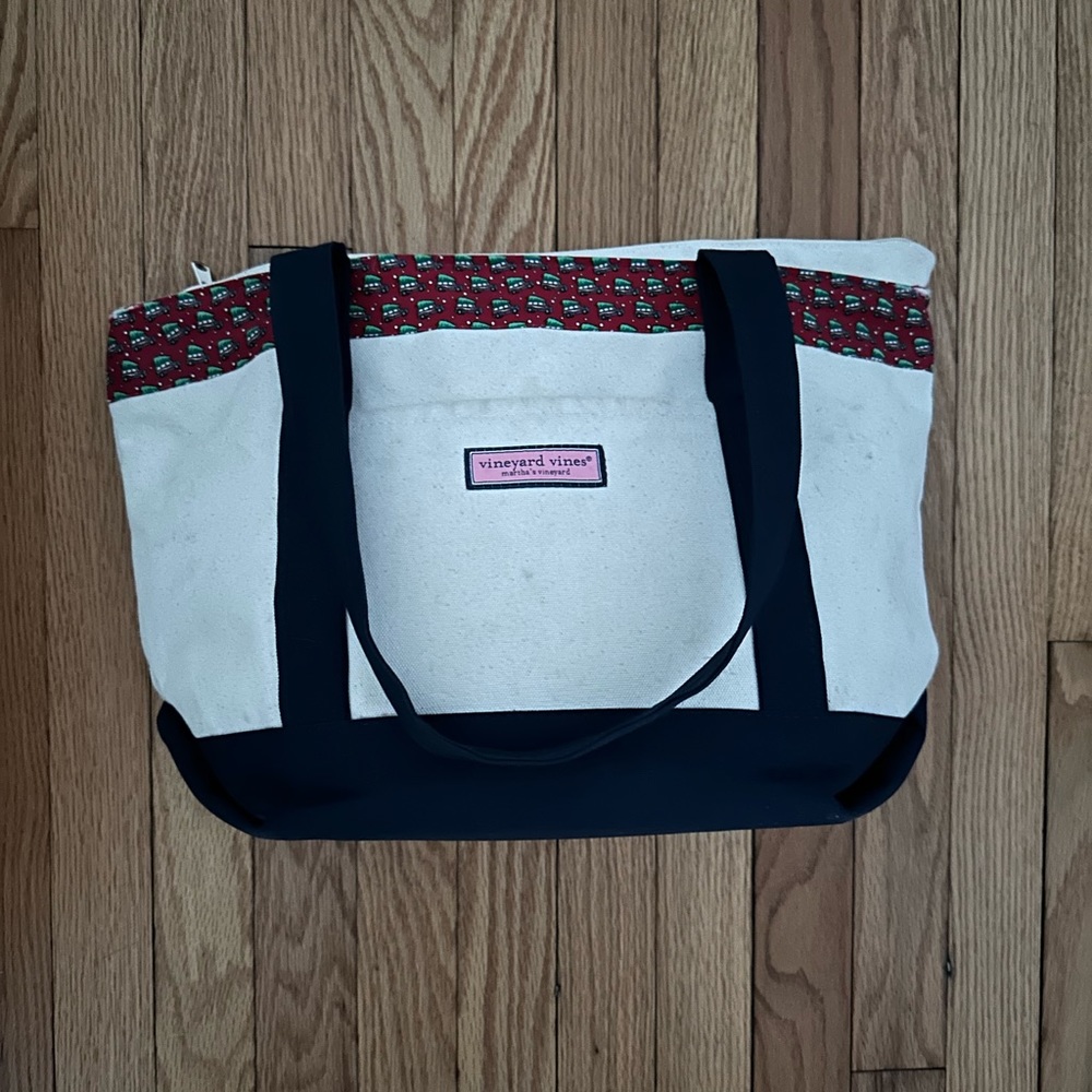Christmas 🎄 Tote by vineyard vines